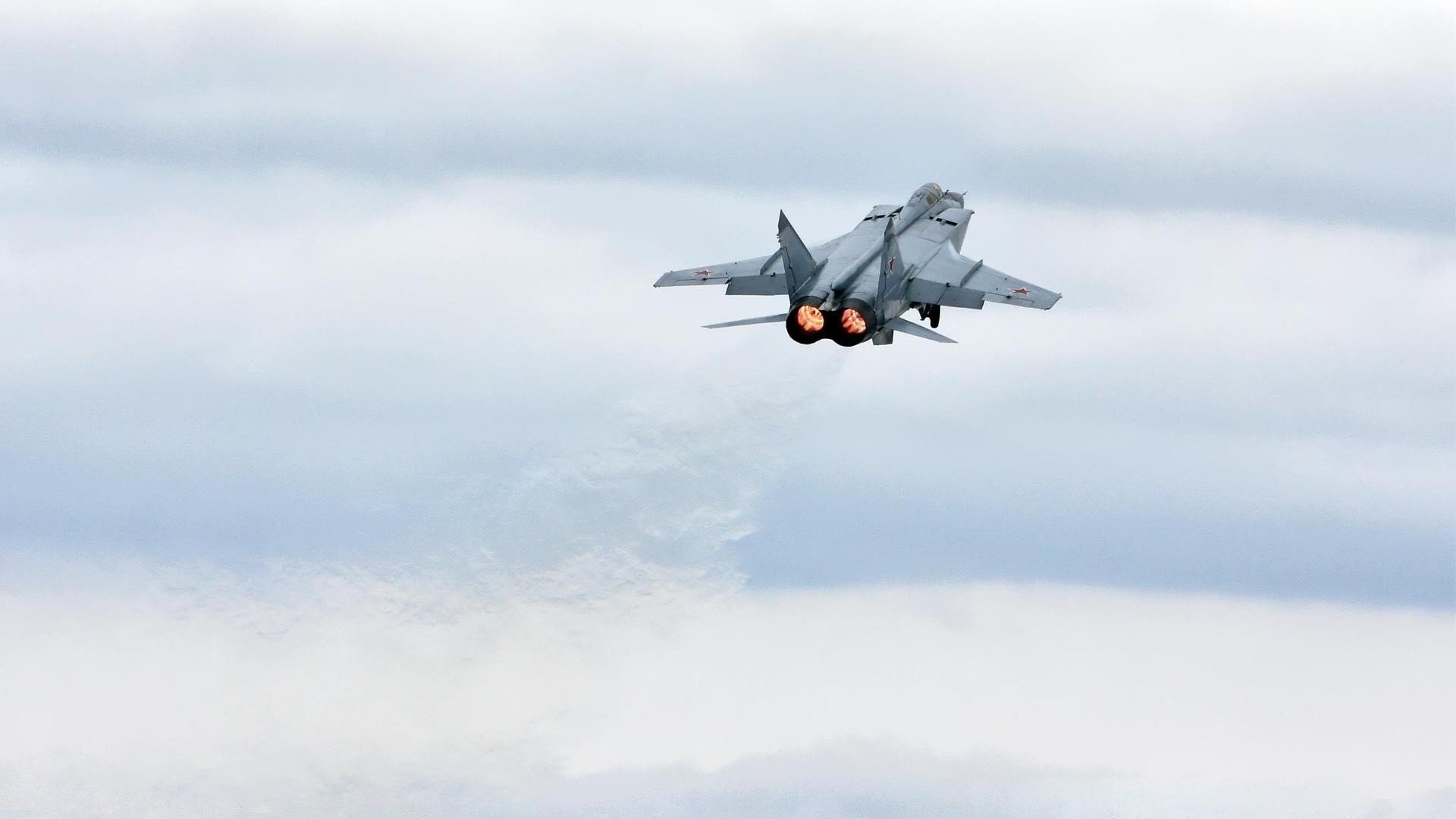 老鹰轻取辽宁队,福克斯总决赛接管,篮球世界的跨洋交响曲